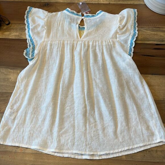NWT Mine Cream Flutter Sleeve with Bright Stitch detail Top - size M - Picture 6 of 7
